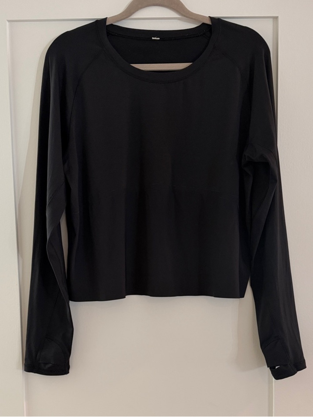 Lululemon Long-Sleeve Top with Thumbholes in Black | Size Large